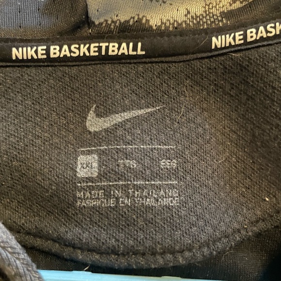 Nike basketball men's 2XL hooded short sleeve - Picture 3 of 3